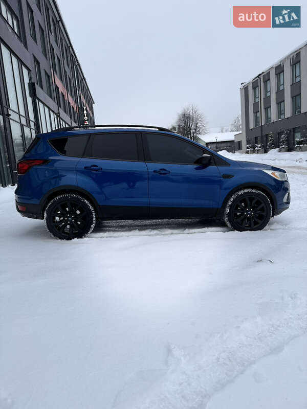 Позашляховик / Кросовер Ford Escape 2018 в Львові