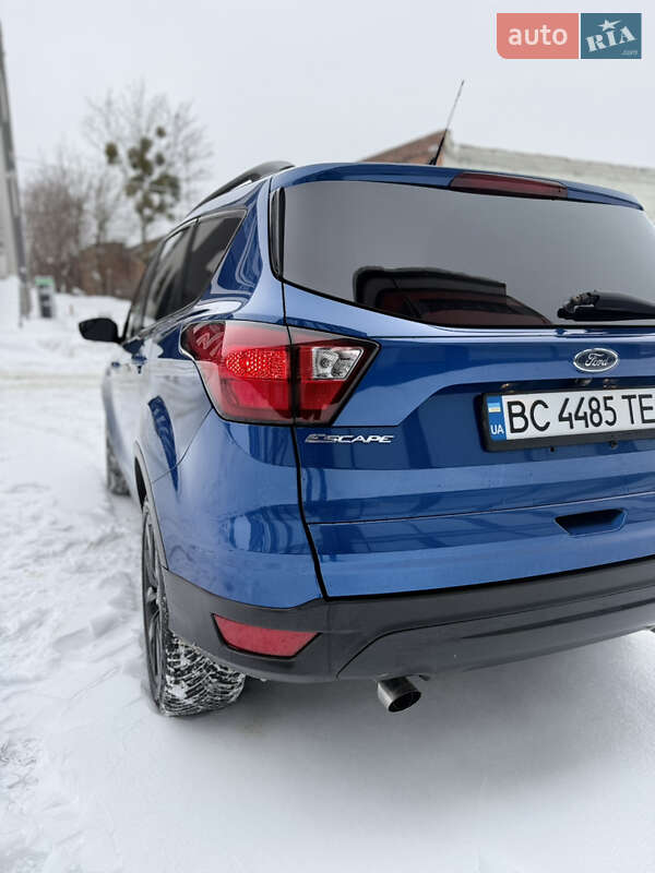 Позашляховик / Кросовер Ford Escape 2018 в Львові
