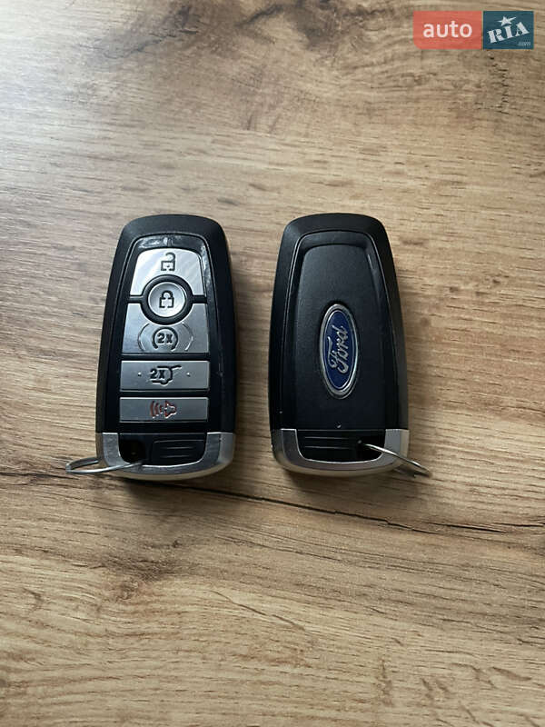 Внедорожник / Кроссовер Ford Escape 2020 в Киеве