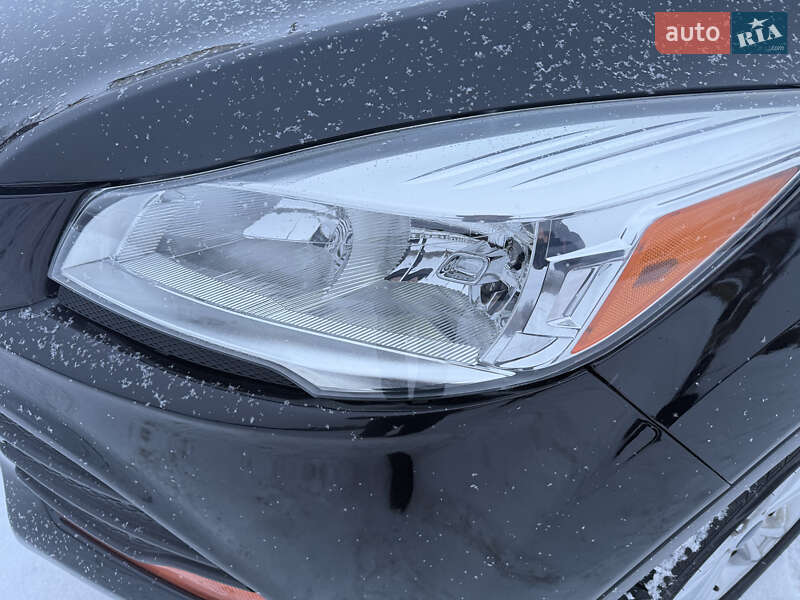 Внедорожник / Кроссовер Ford Escape 2016 в Полтаве