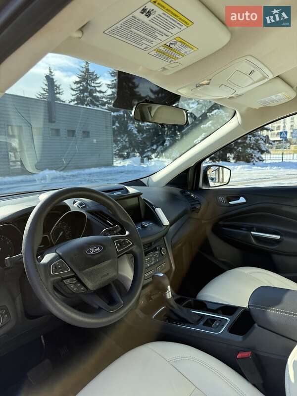 Позашляховик / Кросовер Ford Escape 2016 в Івано-Франківську