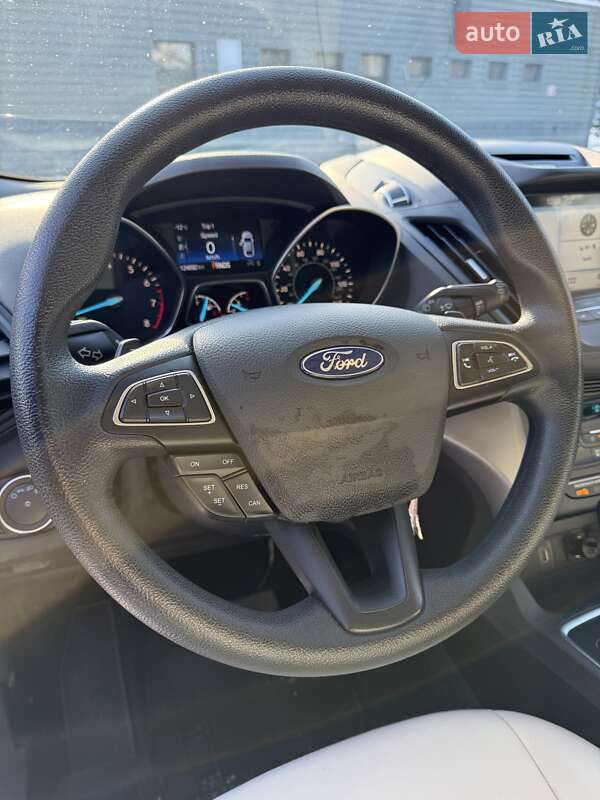 Позашляховик / Кросовер Ford Escape 2016 в Івано-Франківську