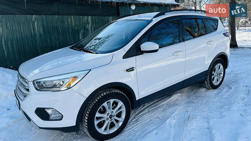 Внедорожник / Кроссовер Ford Escape 2016 в Чернигове