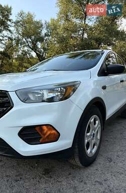 Внедорожник / Кроссовер Ford Escape 2018 в Горишних Плавнях