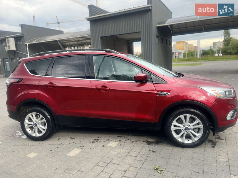 Внедорожник / Кроссовер Ford Escape 2016 в Ужгороде