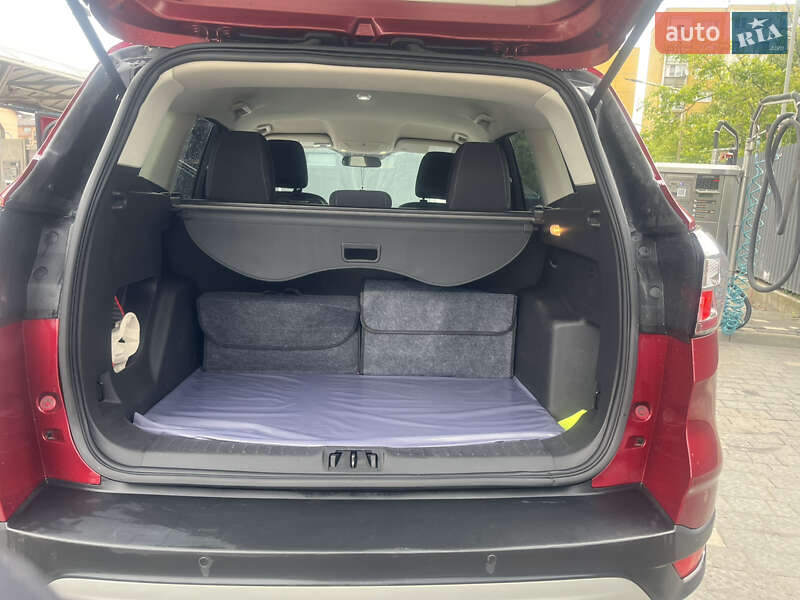 Внедорожник / Кроссовер Ford Escape 2016 в Ужгороде