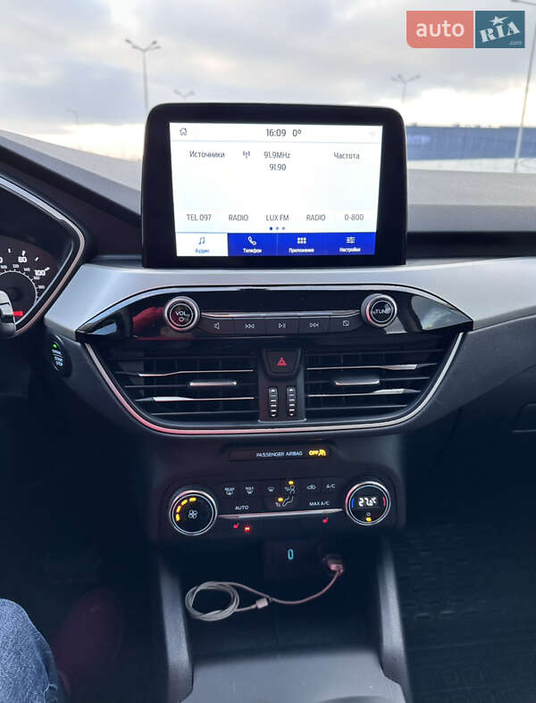 Внедорожник / Кроссовер Ford Escape 2019 в Львове