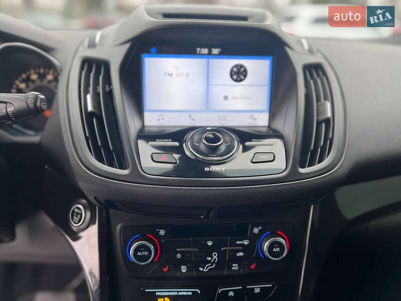 Внедорожник / Кроссовер Ford Escape 2017 в Стрые