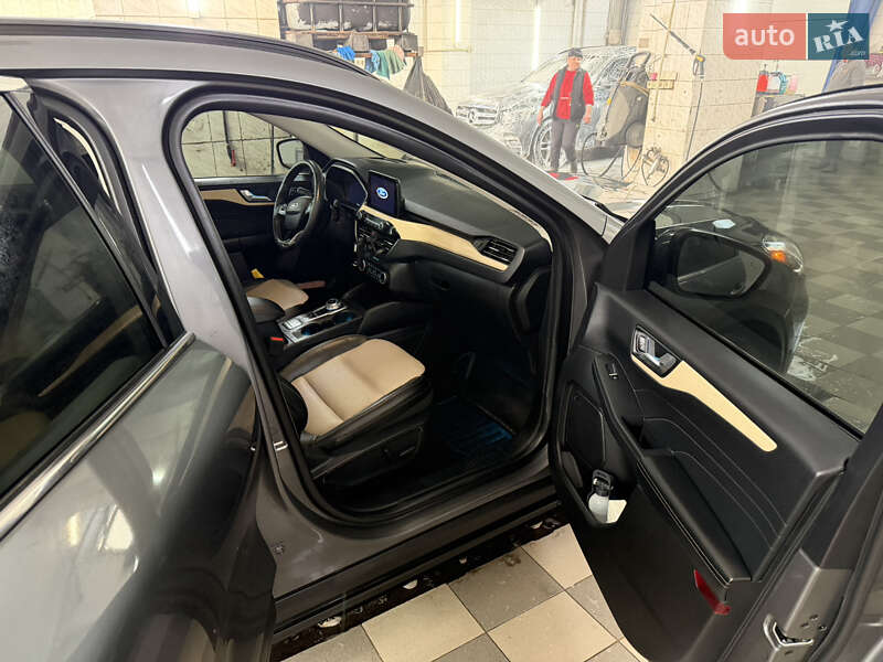 Позашляховик / Кросовер Ford Escape 2021 в Запоріжжі