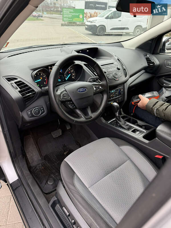 Внедорожник / Кроссовер Ford Escape 2017 в Вознесенске