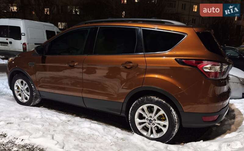 Внедорожник / Кроссовер Ford Escape 2017 в Ровно