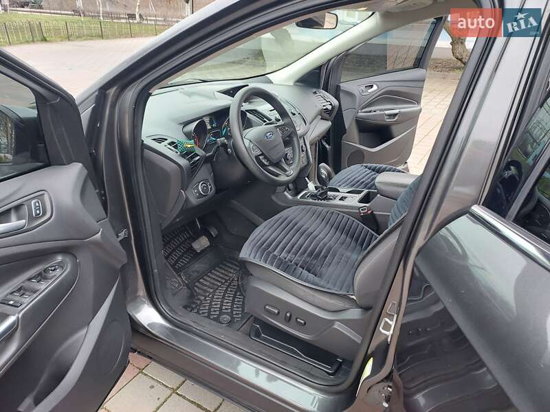 Внедорожник / Кроссовер Ford Escape 2017 в Карловке