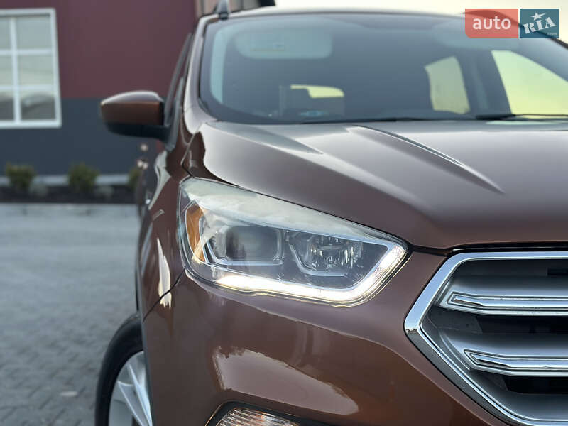 Внедорожник / Кроссовер Ford Escape 2017 в Дубно