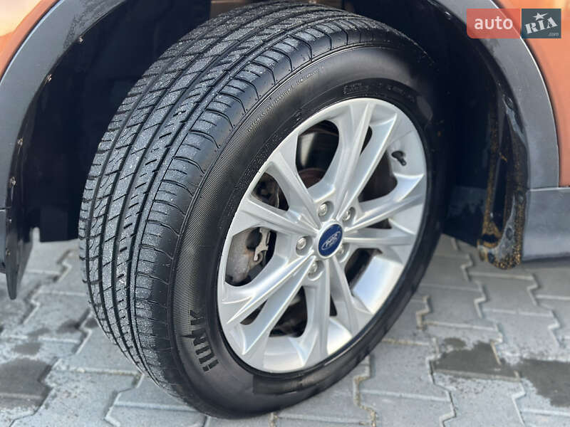 Внедорожник / Кроссовер Ford Escape 2017 в Дубно