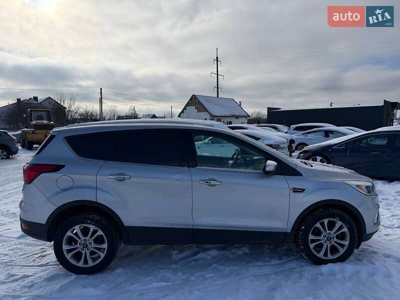 Позашляховик / Кросовер Ford Escape 2019 в Луцьку