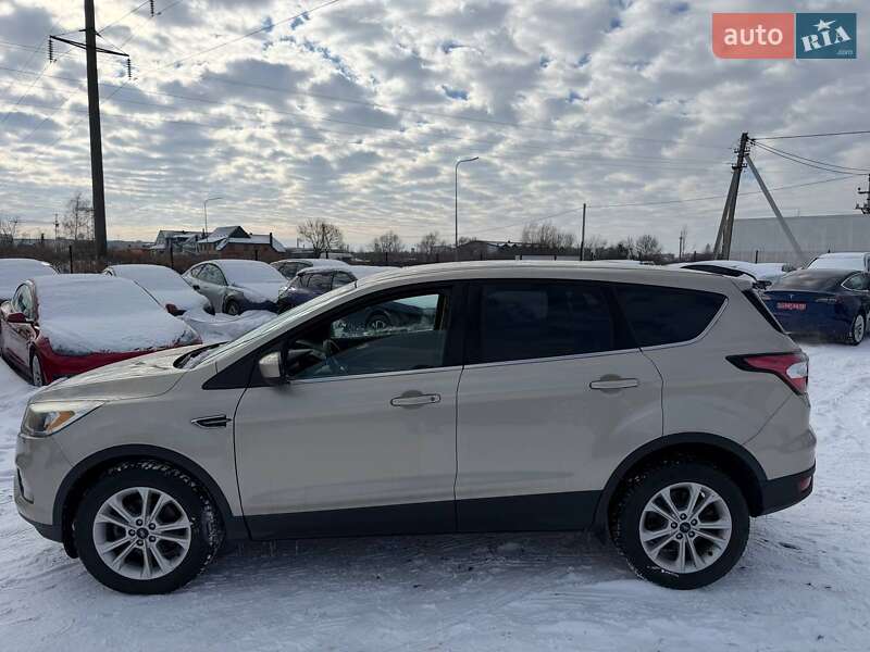 Позашляховик / Кросовер Ford Escape 2017 в Луцьку