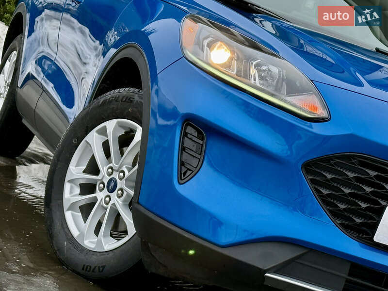 Внедорожник / Кроссовер Ford Escape 2019 в Стрые