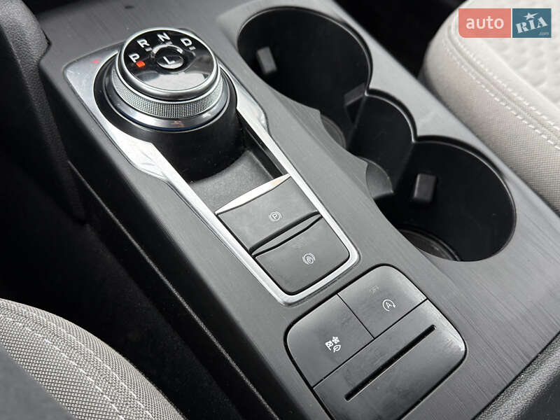 Внедорожник / Кроссовер Ford Escape 2019 в Стрые