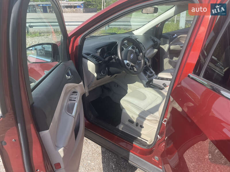 Внедорожник / Кроссовер Ford Escape 2015 в Кривом Роге