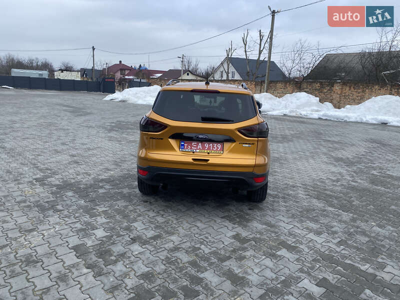 Внедорожник / Кроссовер Ford Escape 2016 в Дубно