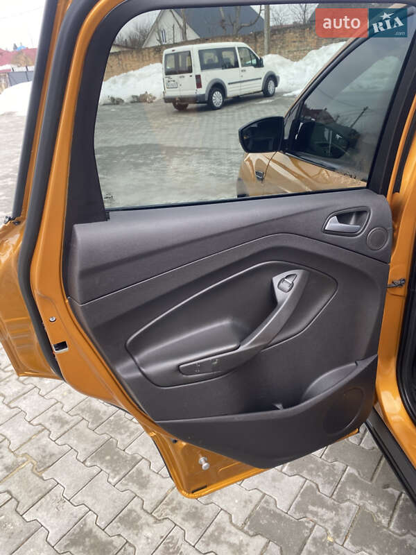 Внедорожник / Кроссовер Ford Escape 2016 в Дубно