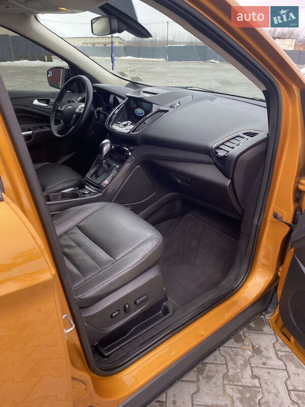 Внедорожник / Кроссовер Ford Escape 2016 в Дубно