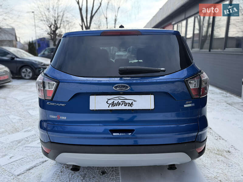 Позашляховик / Кросовер Ford Escape 2017 в Чернівцях