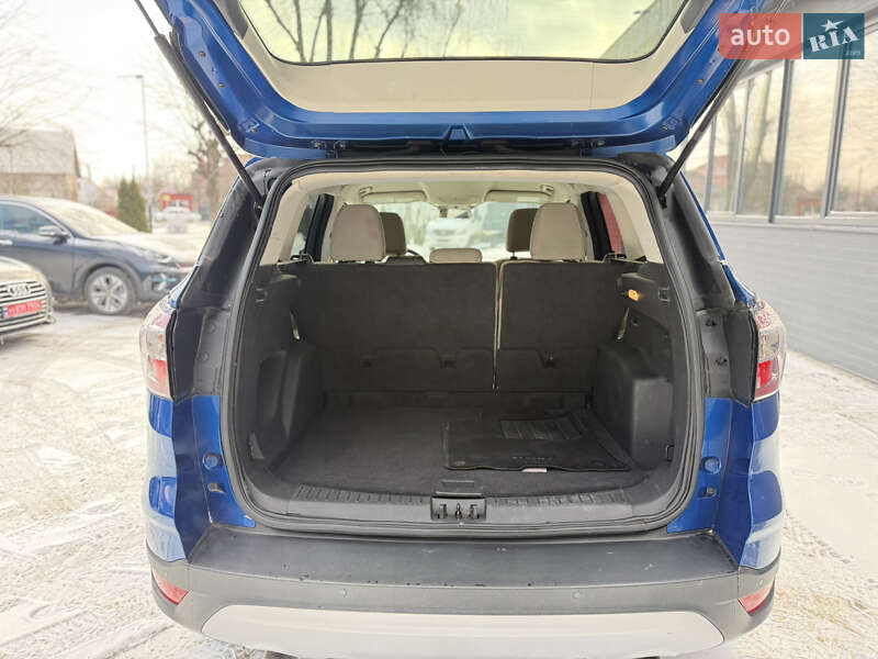 Позашляховик / Кросовер Ford Escape 2017 в Чернівцях