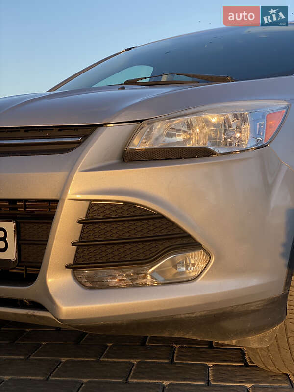 Внедорожник / Кроссовер Ford Escape 2014 в Ровно