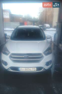 Внедорожник / Кроссовер Ford Escape 2017 в Ивано-Франковске
