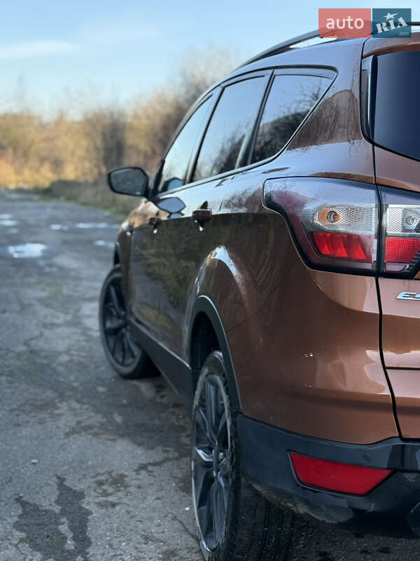 Внедорожник / Кроссовер Ford Escape 2017 в Коломые
