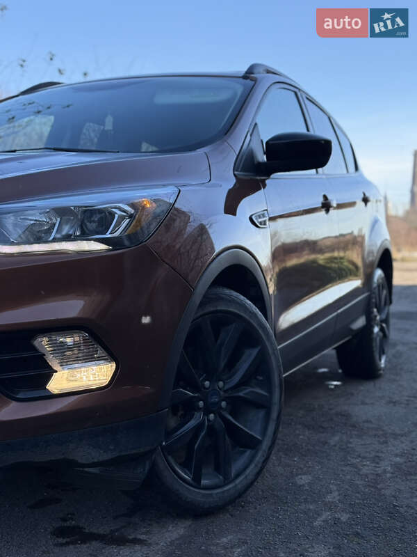 Внедорожник / Кроссовер Ford Escape 2017 в Коломые