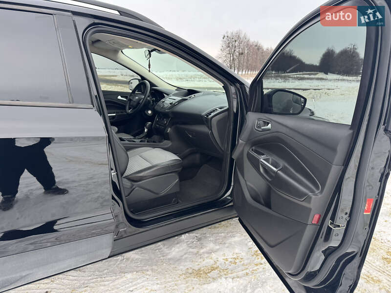 Внедорожник / Кроссовер Ford Escape 2017 в Сумах