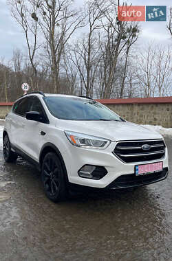 Внедорожник / Кроссовер Ford Escape 2016 в Черновцах