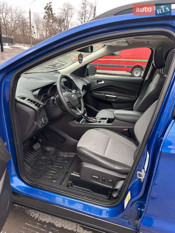 Внедорожник / Кроссовер Ford Escape 2017 в Черновцах