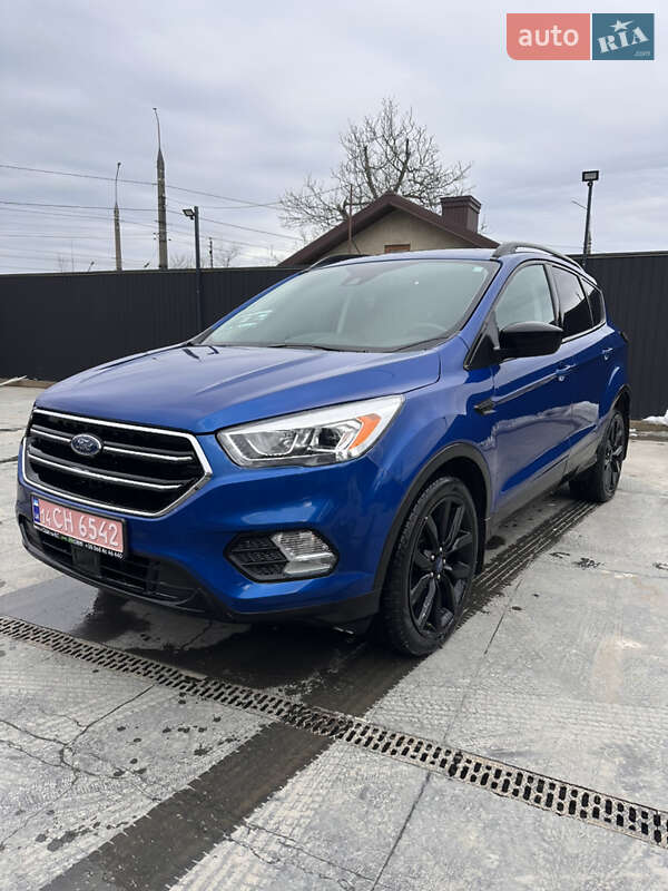 Внедорожник / Кроссовер Ford Escape 2017 в Черновцах