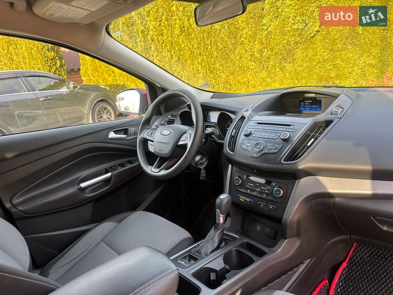 Внедорожник / Кроссовер Ford Escape 2016 в Стрые