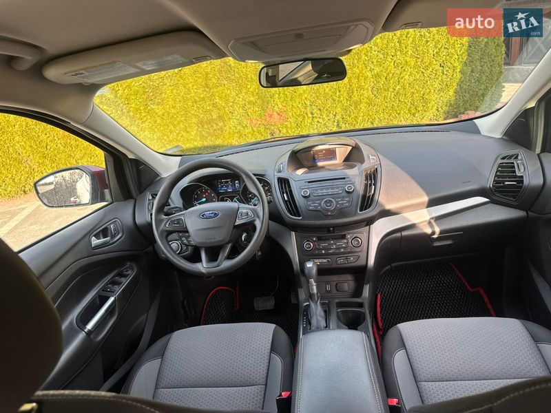 Внедорожник / Кроссовер Ford Escape 2016 в Стрые