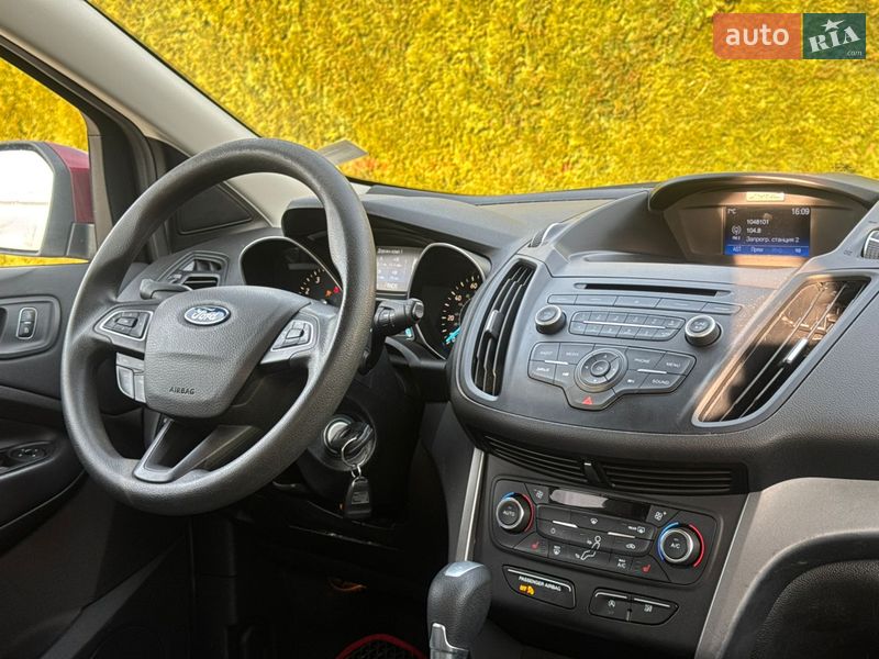 Внедорожник / Кроссовер Ford Escape 2016 в Стрые