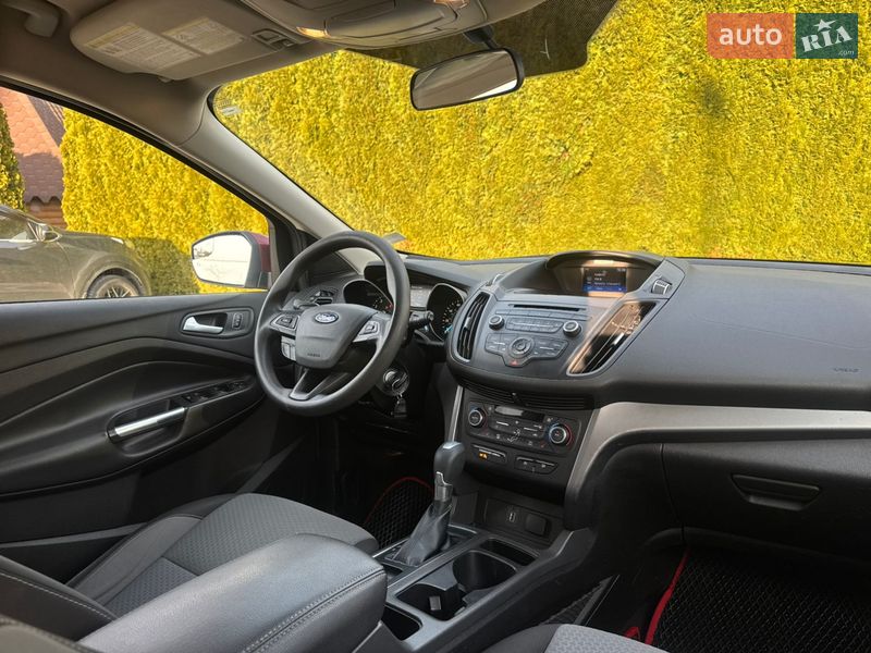 Внедорожник / Кроссовер Ford Escape 2016 в Стрые