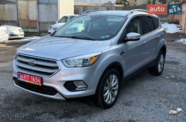 Внедорожник / Кроссовер Ford Escape 2017 в Дубно