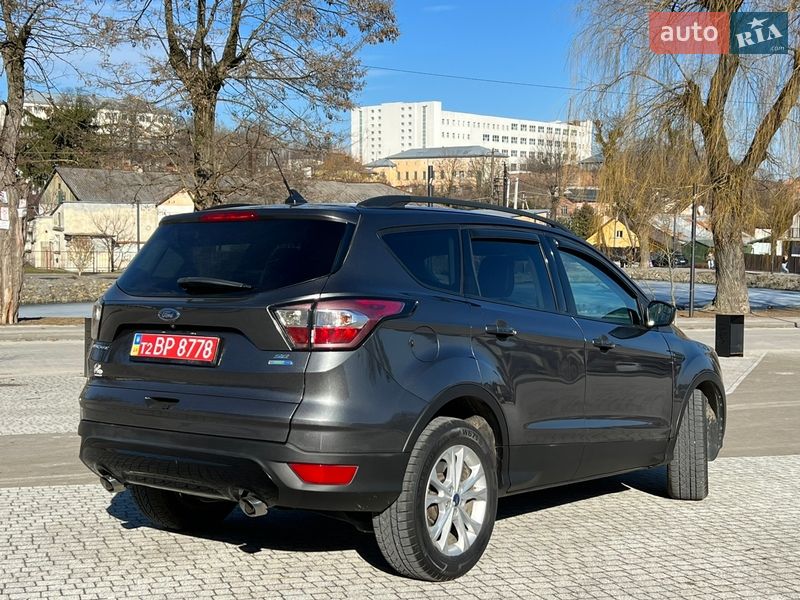 Внедорожник / Кроссовер Ford Escape 2018 в Львове