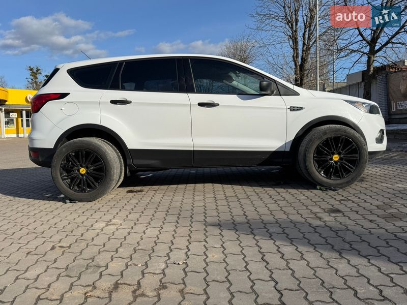 Внедорожник / Кроссовер Ford Escape 2019 в Ровно