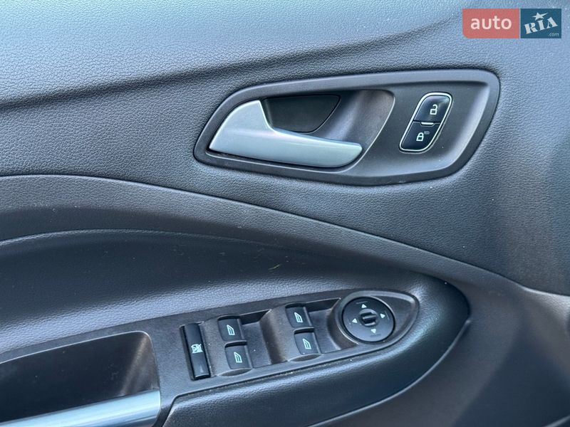 Внедорожник / Кроссовер Ford Escape 2016 в Сарнах