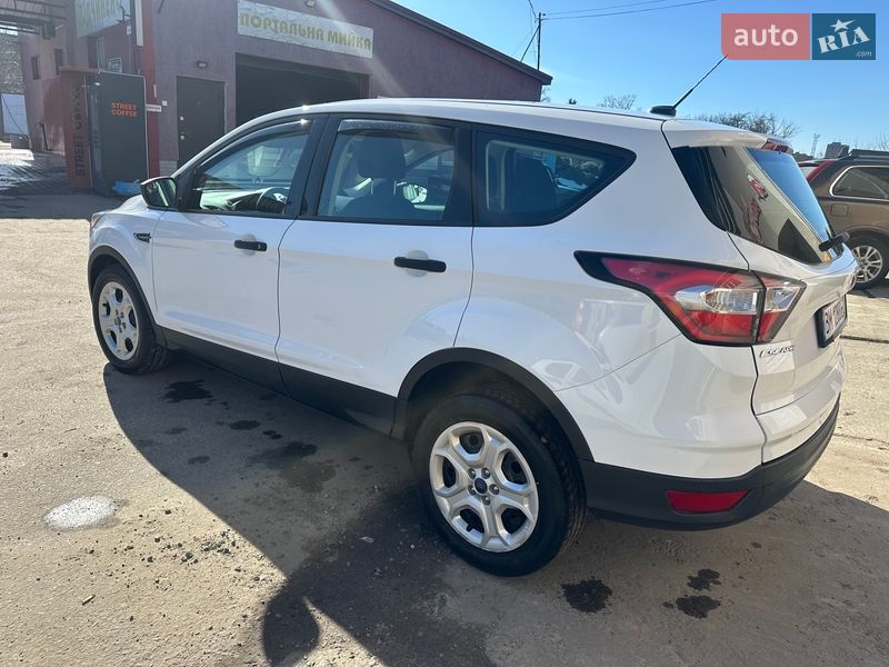 Внедорожник / Кроссовер Ford Escape 2017 в Сумах