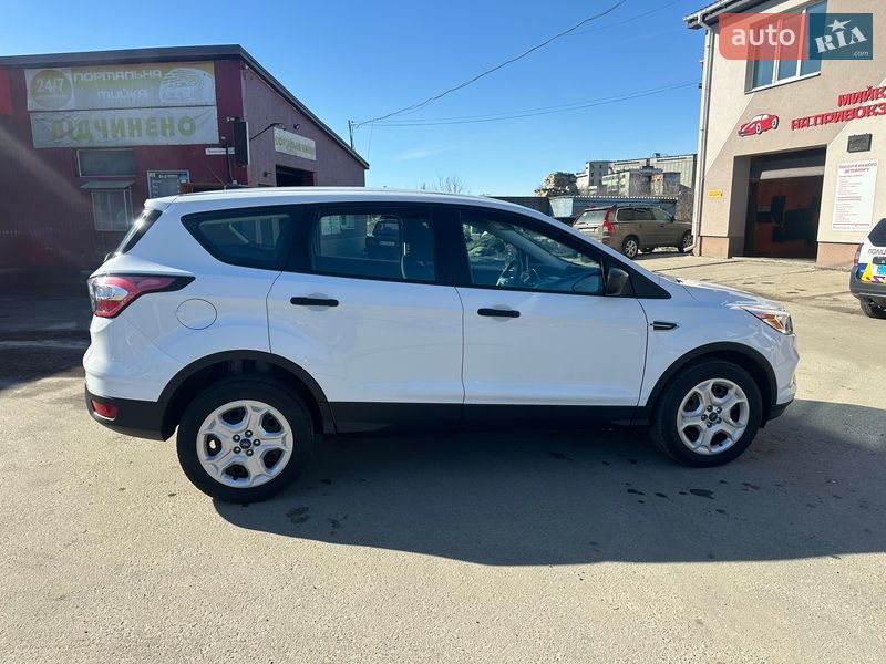 Внедорожник / Кроссовер Ford Escape 2017 в Сумах