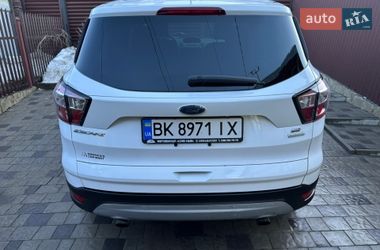 Внедорожник / Кроссовер Ford Escape 2017 в Ровно