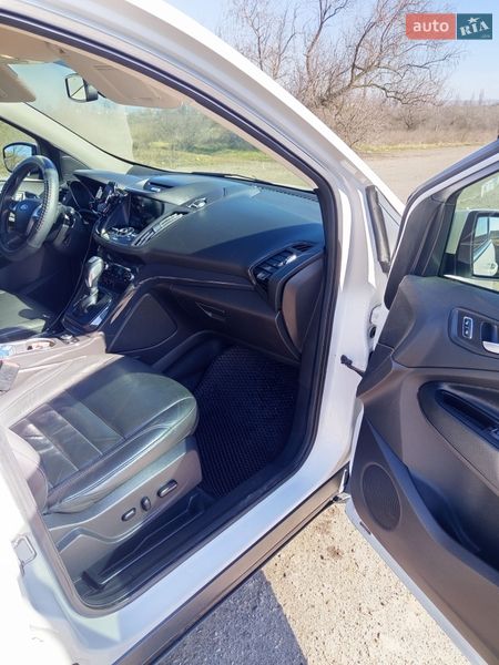 Внедорожник / Кроссовер Ford Escape 2015 в Белгороде-Днестровском