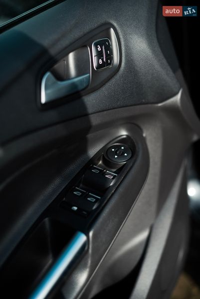 Позашляховик / Кросовер Ford Escape 2016 в Золочеві