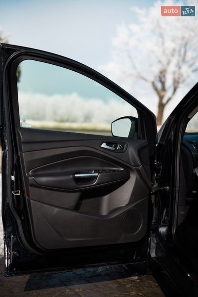 Позашляховик / Кросовер Ford Escape 2016 в Золочеві